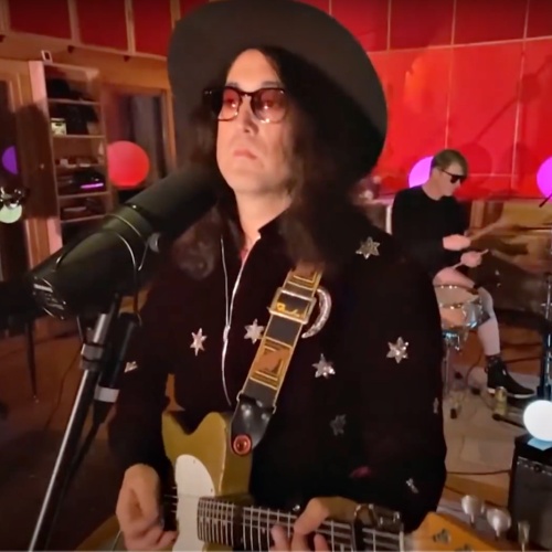 Sean-Lennon-and-Rufus-Wainwright-sing-Madonna-to-protesters