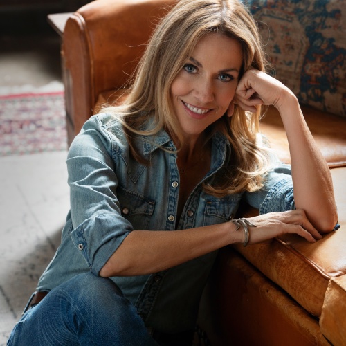 Sheryl-Crow-requests-restraining-order-against-fan