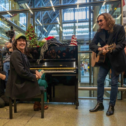The Darkness surprise commuters with impromptu gig at St. Pancras International
