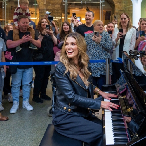 Delta Goodrem Performs Impromptu St Pancras Piano Performance Shout Radio Delta Goodrem Performs Impromptu St Pancras Piano Performance Shout Radio