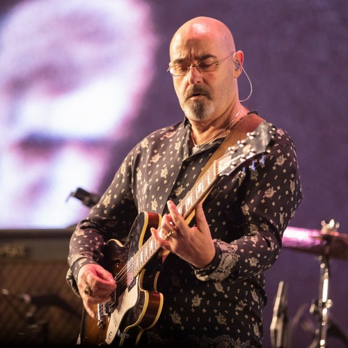 Former Oasis star Bonehead confirms he's cancer-free