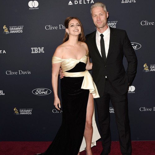 Is Lana Del Rey shading her ex Sean Larkin with album billboard in his hometown?