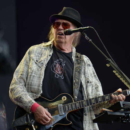 Neil Young remembers Gordon Lightfoot: 'Lightfoot is a Canadian legend'
