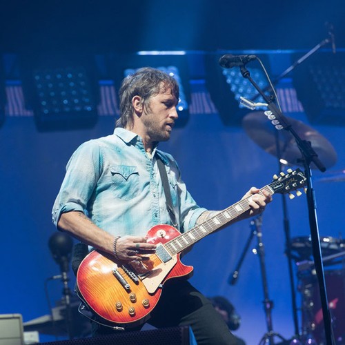 Chris Shiflett tries not to let 'the devil in' on stage