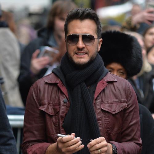 Luke Bryan praises 'professional' and 'on-time' Carrie Underwood