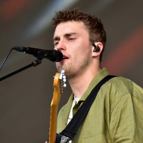 Sam Fender and Olivia Dean beat UK chart record with Rein Me In