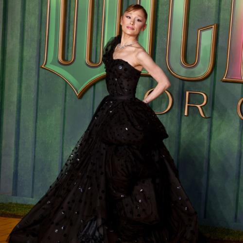 Ariana Grande duets with Wicked co-star at London show