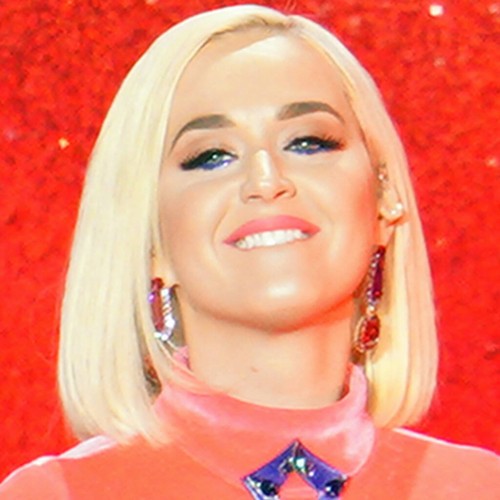 Katy Perry shows off baby bump at cricket concert