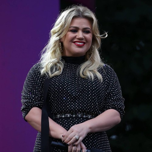 Kelly Clarkson thanks estranged husband after winning first Daytime Emmy