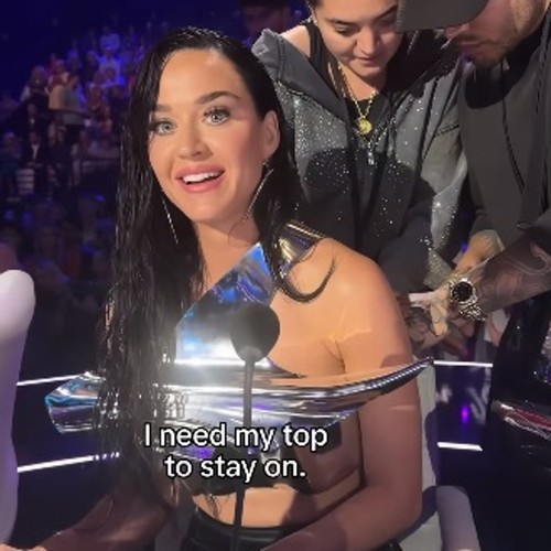 Katy Perry suffers wardrobe malfunction on American Idol