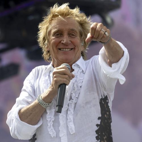 Rod Stewart stops concert to yell at fan for 'spoiling the show'