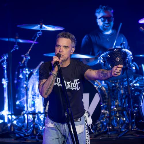 Robbie Williams slams ‘bully’ podcaster