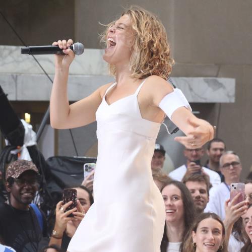 Maggie Rogers exposes two-timing date live on stage