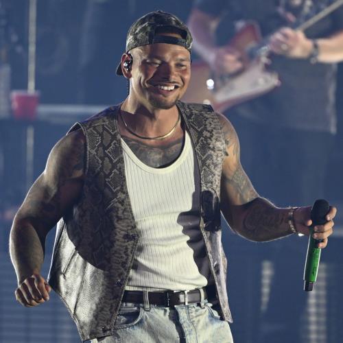 Kane Brown hospitalised in freak golfing accident