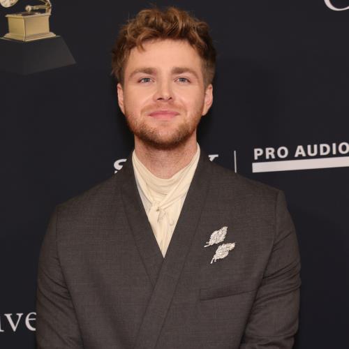 Alex Warren cancels concert at last minute due to illness
