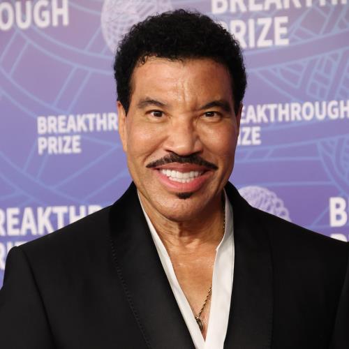 Lionel Richie hospitalised after struggling to finish show