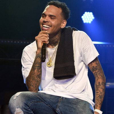 Chris-Brown-leaves-Philippines