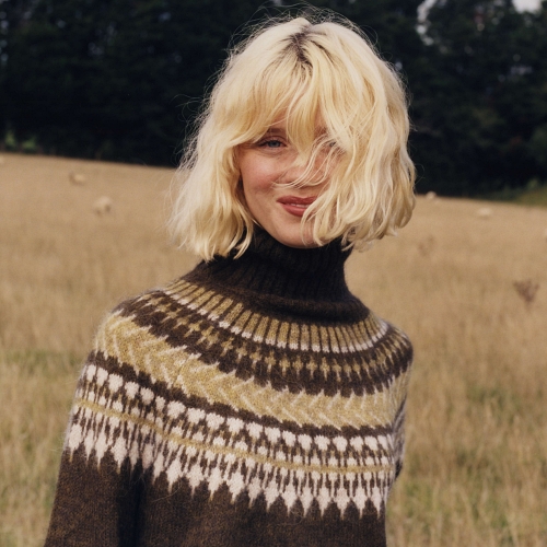 Maisie Peters eyes back-to-back Number 1 albums with Florescence